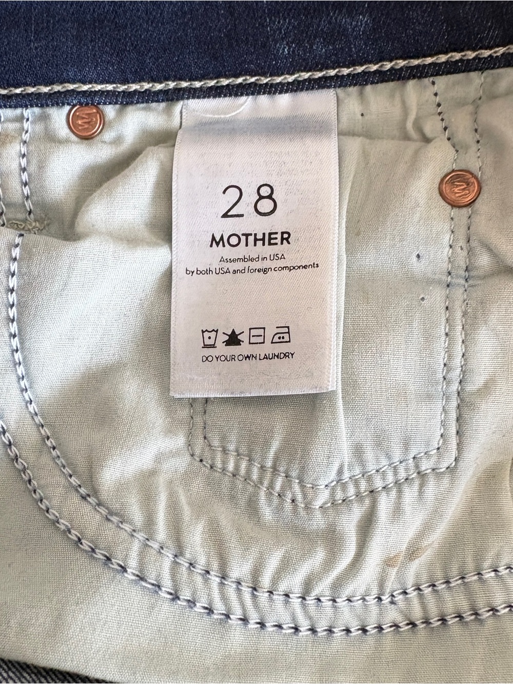 MOTHER The Weekender Fray Jeans Size 28 Tongue in Chic Wash - Picture 8 of 13